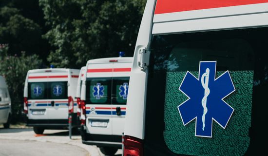 钟山救护车转运病人过路高速收费吗?